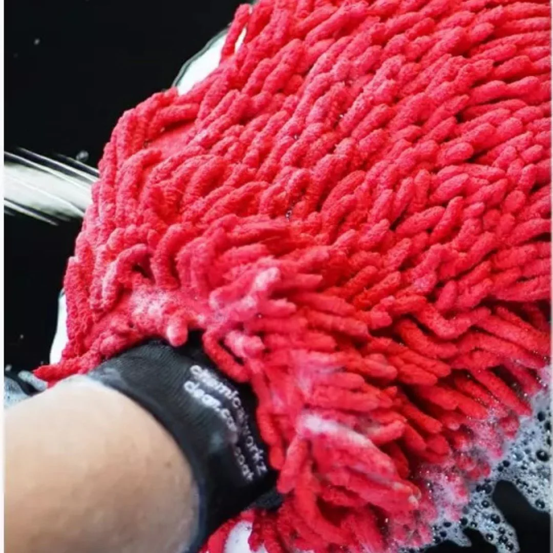 Chemicalworkz Chenille Wash Mitt - Red - Image 3
