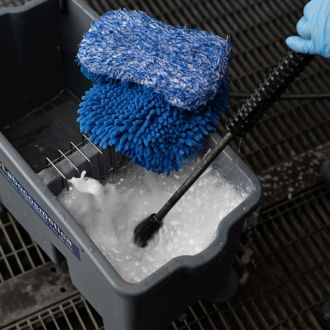 Labocosmetica COMODO (Professional detailing dual wash bucket with wheels) - Image 3