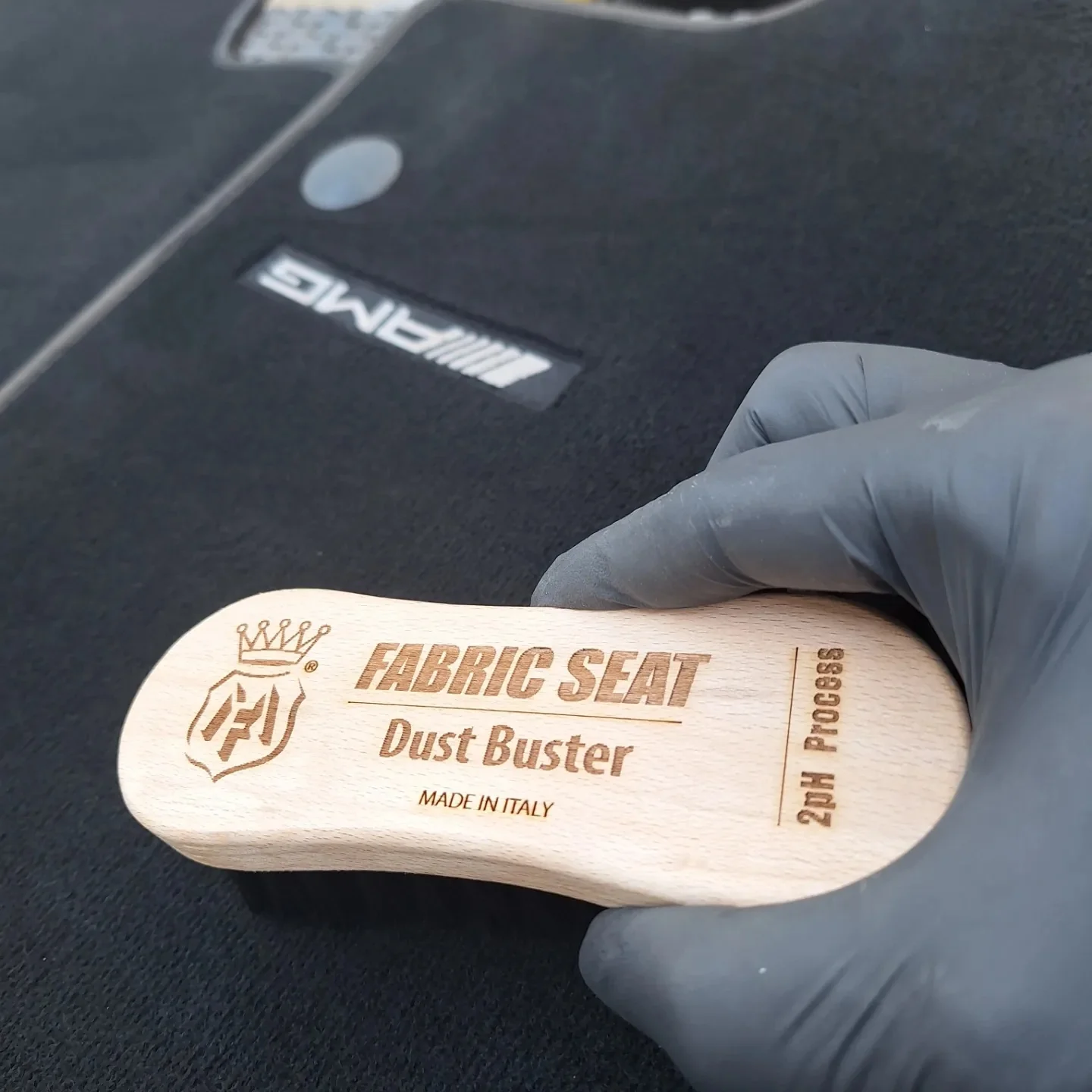 Labocosmetica Fabric Seat Brush - Image 5