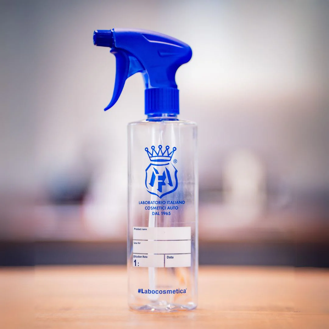 Labocosmetica Elegant Spray Bottle with Dilution Mixing Scale 500ml - Image 3