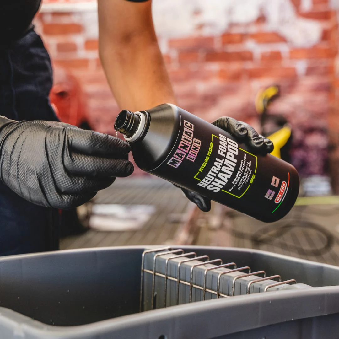 Maniac pH Neutral Snow Foam and Shampoo - Image 3